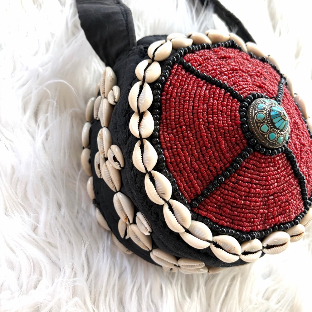 Red and Black Crossbody coral beaded Bag with Shell Accents - Picture 3 of 8